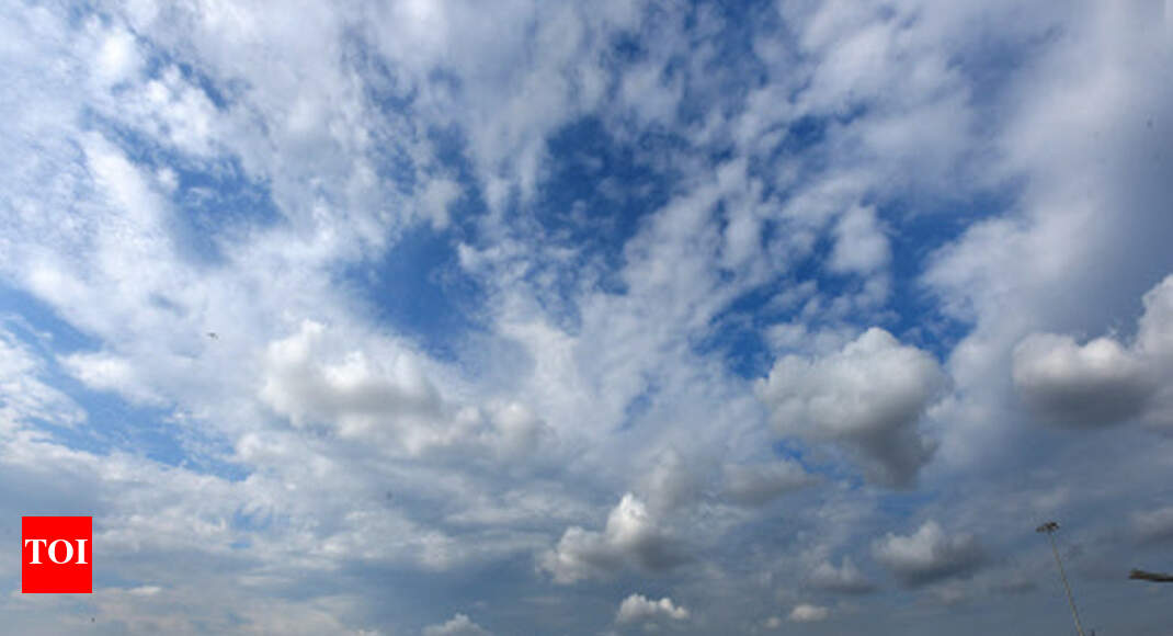 Delhi: Cloudy Sky, Strong Winds Likely Today | Delhi News