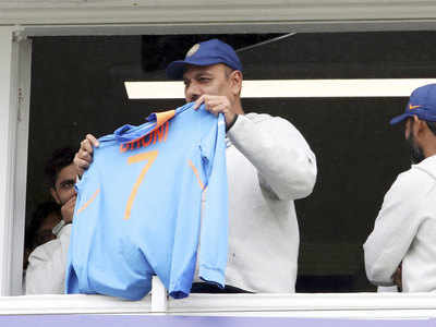 ICC World Cup: Ravi Shastri shows MS Dhoni's jersey to fans from Trent Bridge balcony