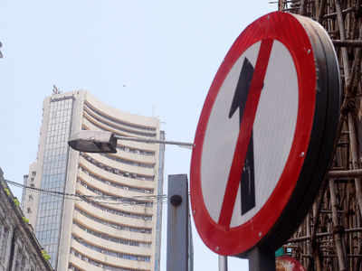 Sensex slumps 289 points; bank stocks drag