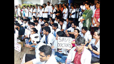 Goa Medical College doctors protest attacks on fraternity