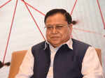 Dr V K Saraswat 