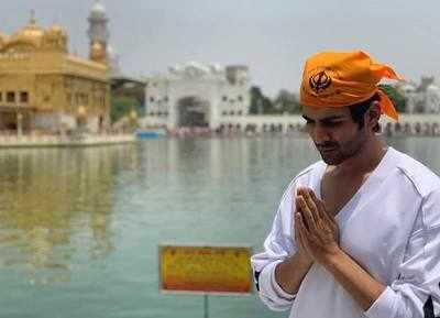 Photo: Kartik Aaryan visits the Golden Temple amidst his busy shooting schedule