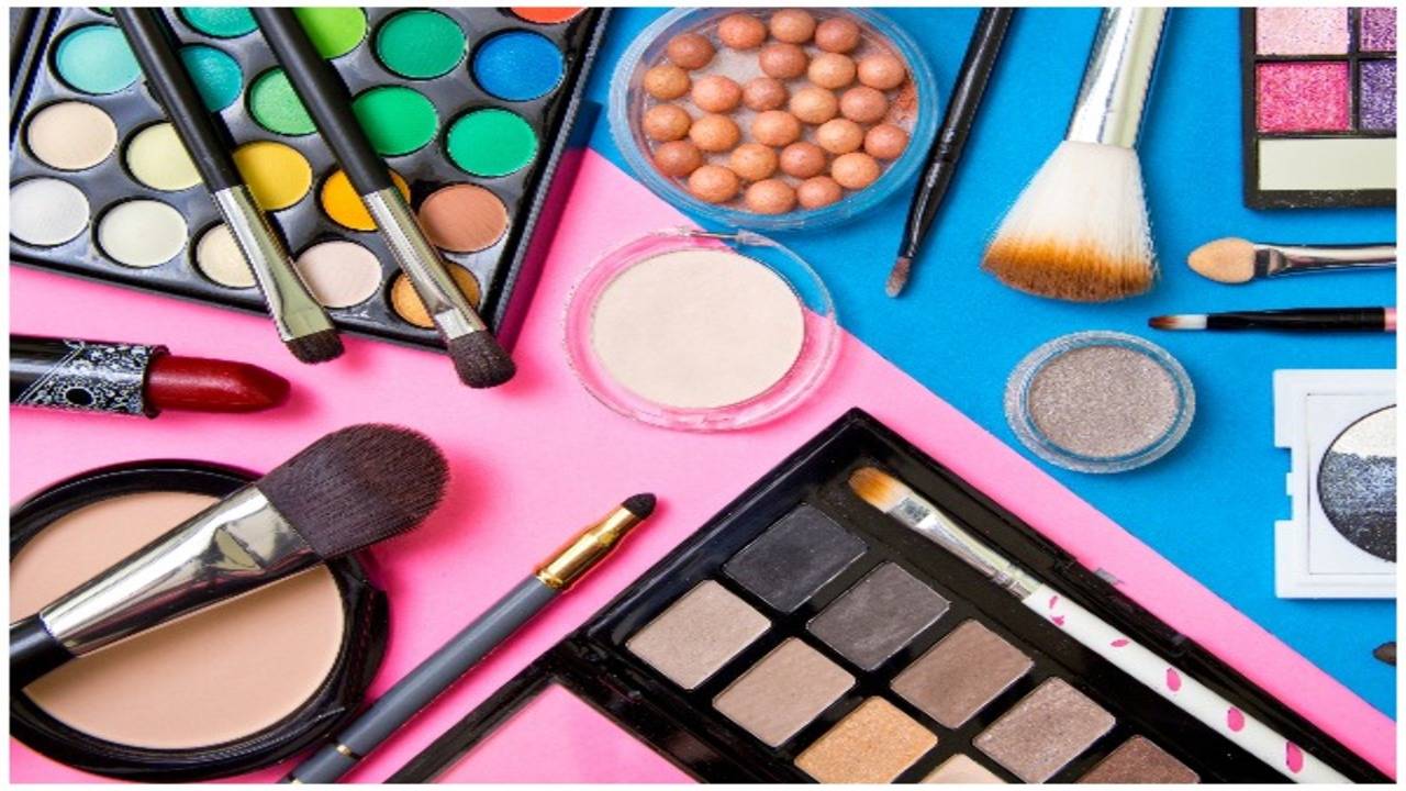 Why Cleaning Your Makeup Brushes is So Important - Ané