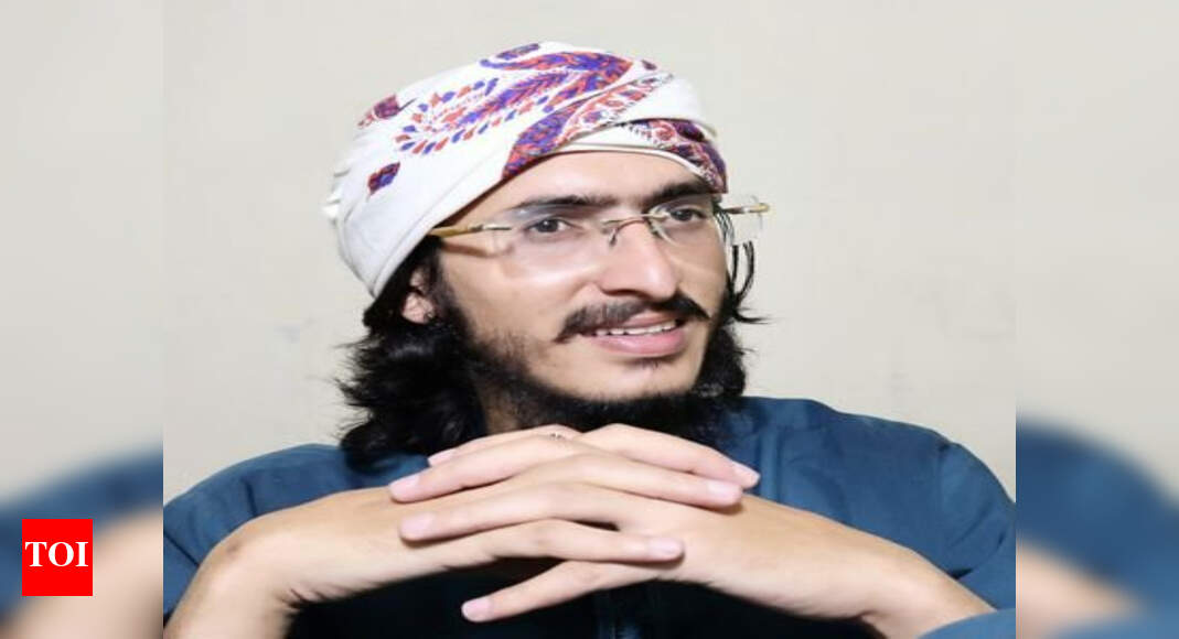 Pakistani blogger and journalist known for criticising army hacked to ...