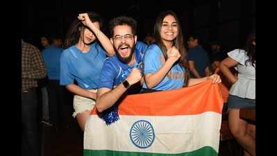 Cricket enthusiasts in Raipur celebrated Team India's victory