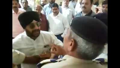 Congress spokesperson pushes cop at press meet, BJP alleges high-handedness