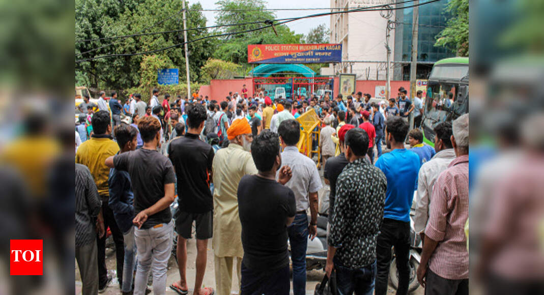 Delhi mob runs riot as clip of cops beating man goes viral | Delhi News ...