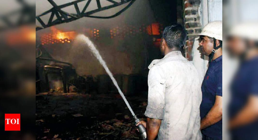 Massive fire in ink factory, 3 adjoining units damaged Kanpur News