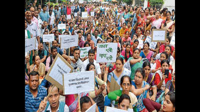 Over 40,000 contractual teachers protest education minister's 'driver' remark