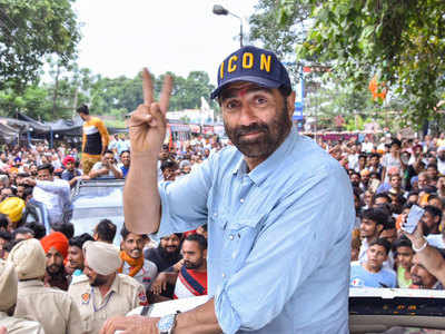 Sunny Deol gets notice for poll expenses 'crossing' Rs 70 lakh limit