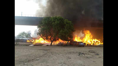 Kalindi Kunj market fire disrupts Magenta Line services for five hours
