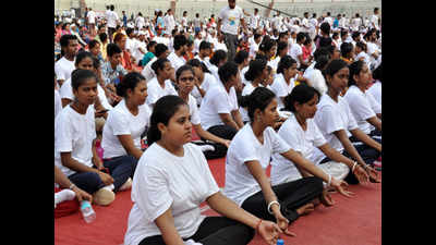 Governor, BJP & JD(U) ministers participate in yoga day event