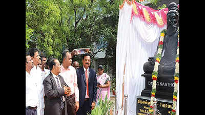 Thiruvalluvar statue unveiled at MKU