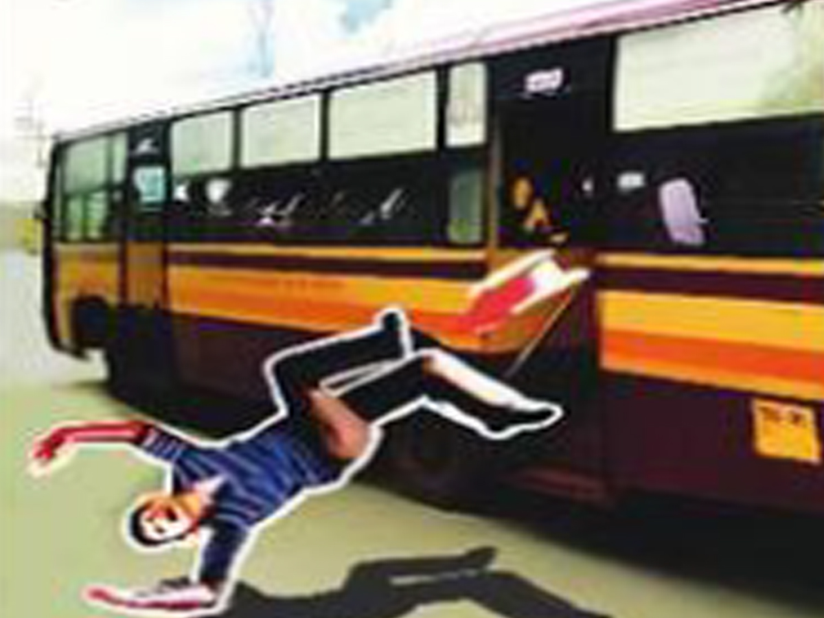 Schoolboy travels on bus footboard, severely injured Trichy News