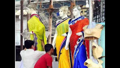 Shiv Sena's women workers remove 'illegal' mannequins from Mumbai streets