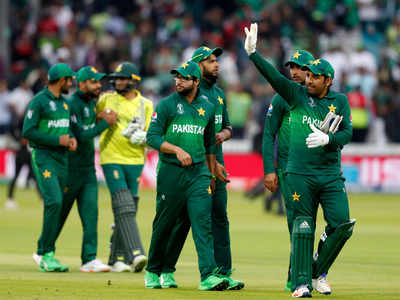 Pakistan knock out South Africa with 49-run win