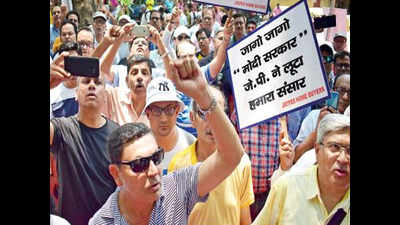 Bail us out: Jaypee buyers at Jantar Mantar seek government help