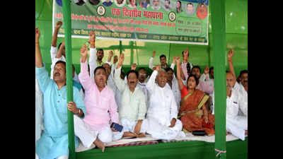RJD stages protest against AES deaths