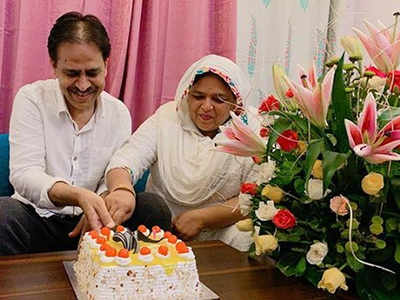 Shoaib Ibrahim and wife Dipika Kakar celebrate his parents anniversary; see pics