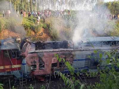 3 killed as Howrah-Jagdalpur Samaleswari Express hits maintenance tower car in Odisha
