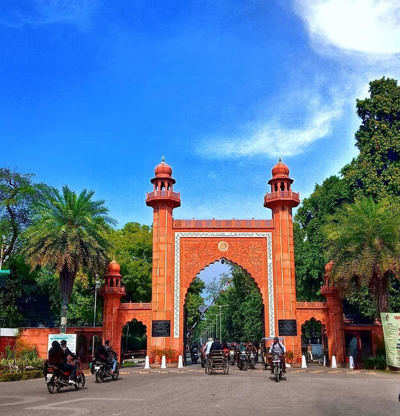 Aligarh Muslim University threatens private hospitals with FIRs if they employ govt doctors