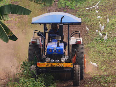 Tractor companies cut output to reduce inventory