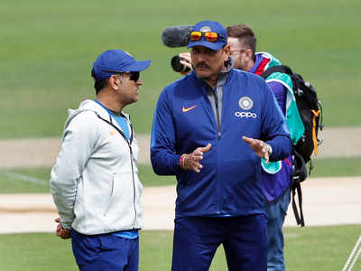 Ravi Shastri has dialogue with all batsmen: Bharat Arun on MS Dhoni's slow batting