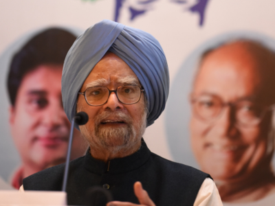 Govt cuts staff strength for Manmohan from 14 to 5