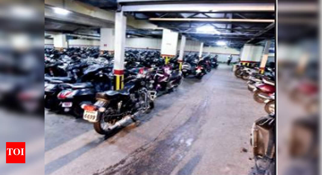Patrons pay for parking in some multiplexes despite PMC order | Pune