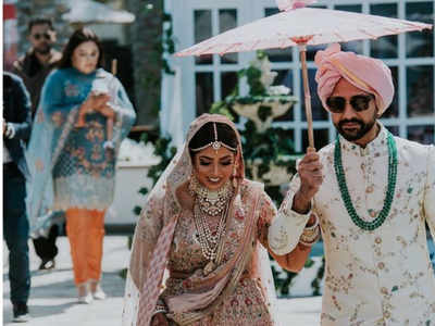 5 Lehengas Similar To Anushka Sharma's Wedding Lehenga | LBB