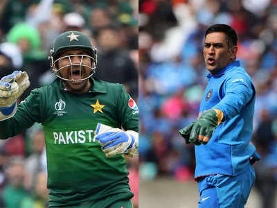 ICC compares & fans dissect MS Dhoni-Sarfaraz Ahmed one-handed stunners |  Cricket News - Times of India
