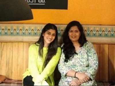 Deeksha Joshi shares an adorable mother-daughter duo all smiles picture