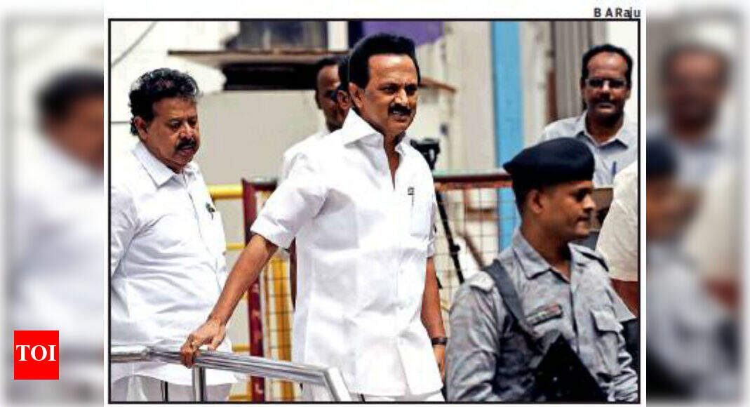 Tamil Nadu: DMK not to move against speaker | Chennai News - Times of India