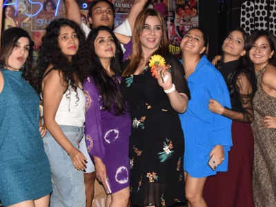 Kkusum actress Nausheen Ali Sardar rings in her birthday with friends; see pics