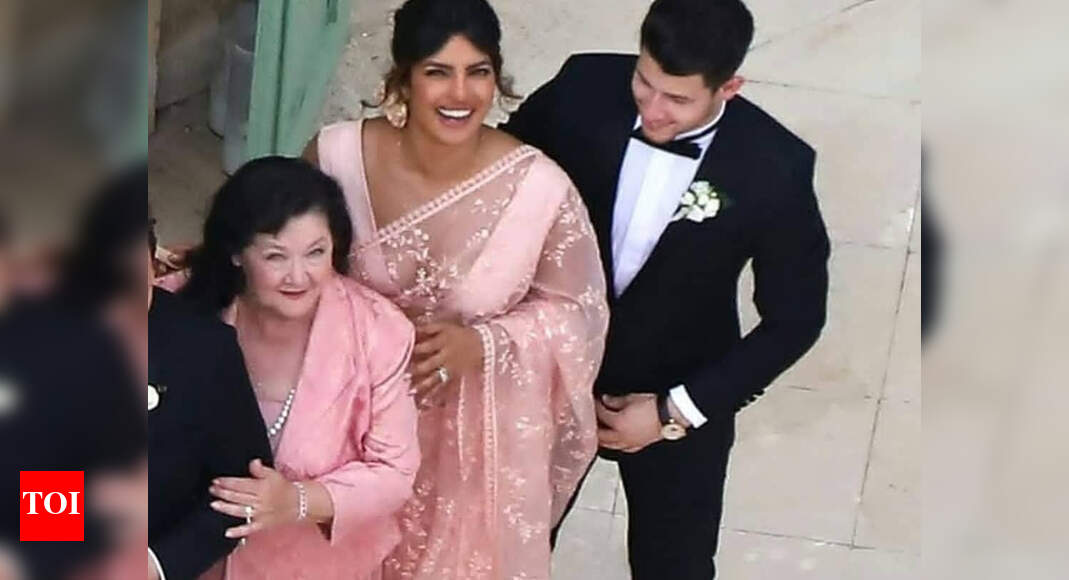 priyanka chopra wedding sari