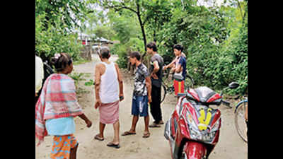 Jumbo kills youth in Jalpaiguri, mob ransacks forest beat office