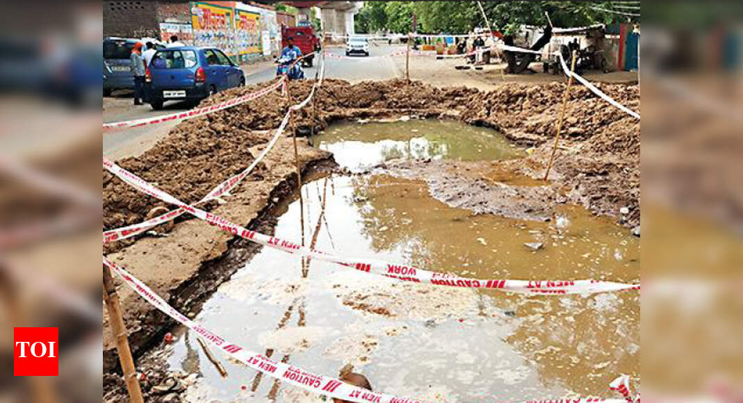 Water pipeline develops leak for second time in one month Agra News