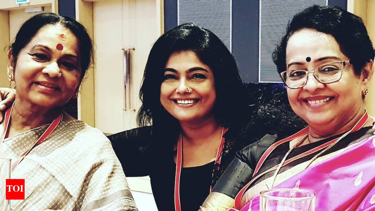 Mallika Sukumaran: Manju Pillai enjoys a candid moment with her reel  mother-in-laws KPAC Lalitha and Mallika Sukumaran - The Times of India
