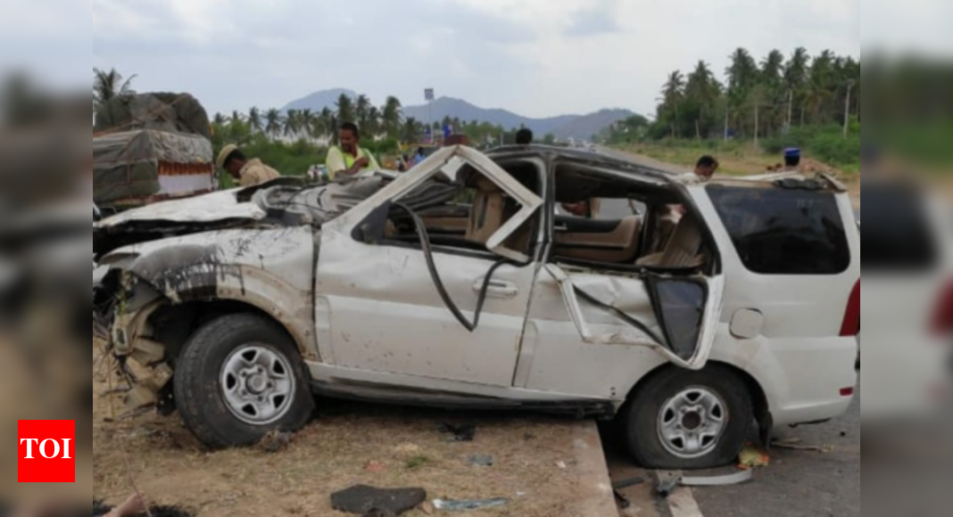 Three die as SUV rams truck in Tamil Nadu | Chennai News - Times of India