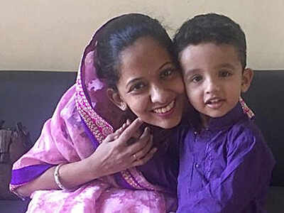 Bengaluru Woman Baby Fall To Death From Seventh Floor