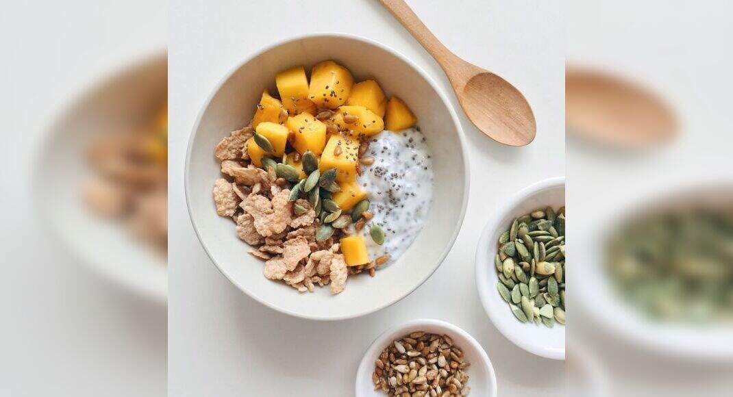 Chia Seed Bowl with Almond Milk Recipe: How to Make Chia Seed Bowl with Almond Milk Recipe | Homemad