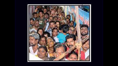 2 die as crowd swells at temple in Kanchi