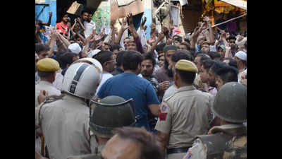 Hauz Qazi clashes: Congress takes potshots at BJP