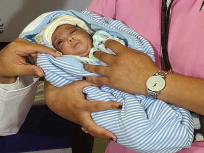 Chandigarh Baby Weighing Less Than 500 Grams Fights All Odds To Go Home Chandigarh News Times Of India