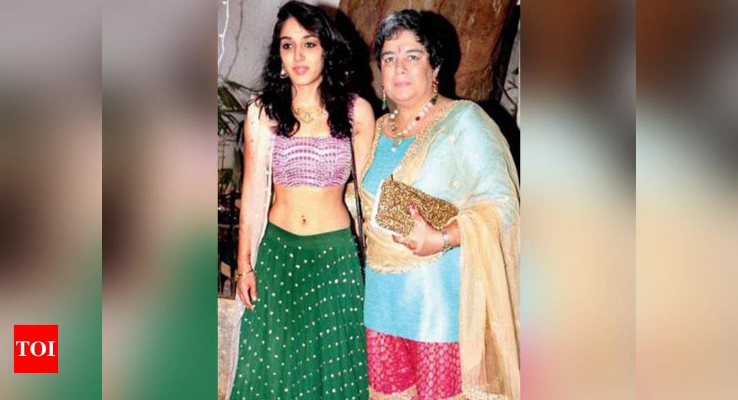 Aamir Khan's daughter Ira hosts a surprise birthday party for aunt Annu