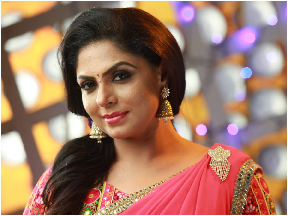 Complaint filed against Asha Sharath, apropos recent promo video of &#39;Evidey&#39; | Malayalam Movie News - Times of India