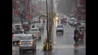 Heavy showers lash Allahabad