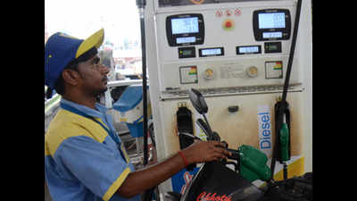 Petrol, diesel prices go up as Centre raises tax in Patna