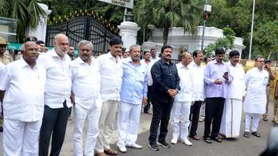 Congress-JD(S) coalition in Karnataka slips to brink after 10 Congress, 3 JD(S) MLAs quit