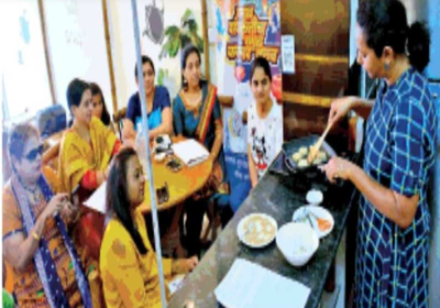 Gastronomic enthusiasts take special cooking lessons for monsoon